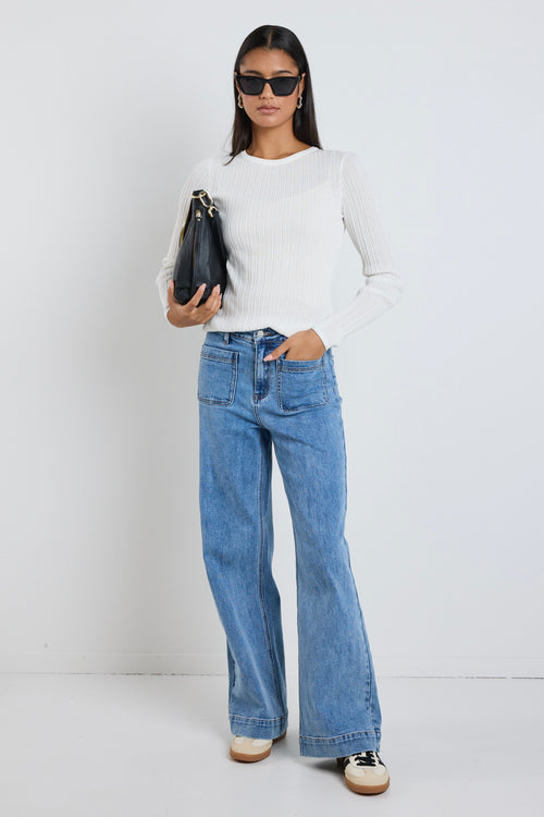 Model wears blue high waisted jeans 